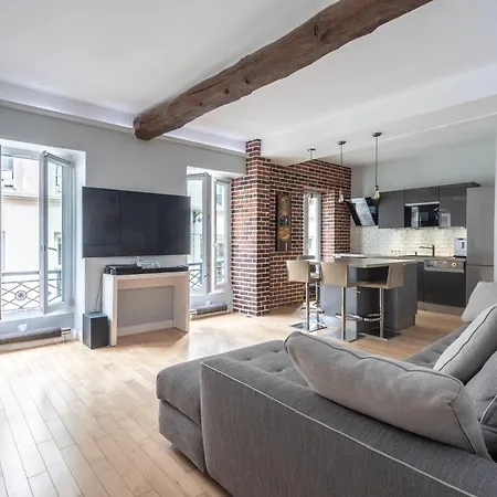 Cosy Central Place In *